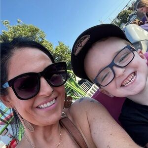 Meet your Posher, Larissa